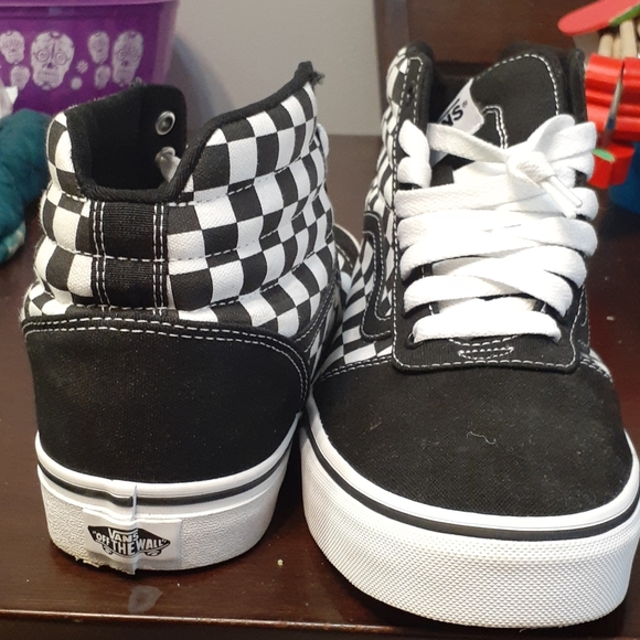 Vans - Picture 1 of 4